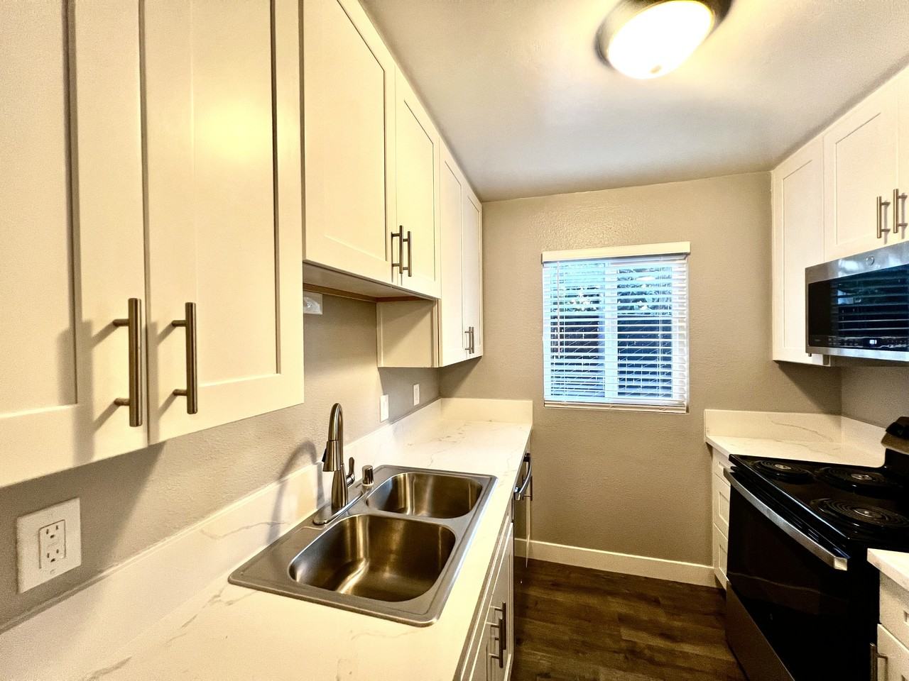 4424 47th Street - Photo 3 of 14