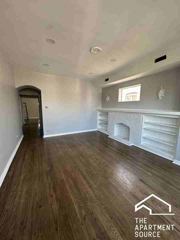 4033 W Crystal St #1 - Photo 4 of 10