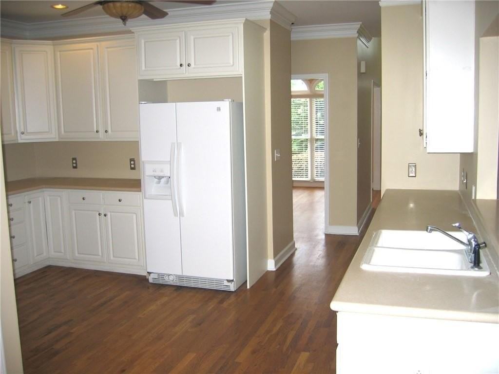 1074 Pine Grove Ave Ne - Photo 5 of 27