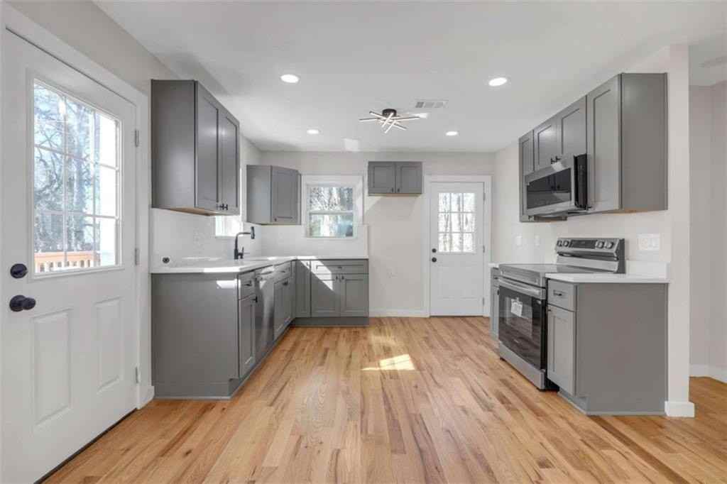 1427 Lorenzo Dr Sw - Photo 7 of 20