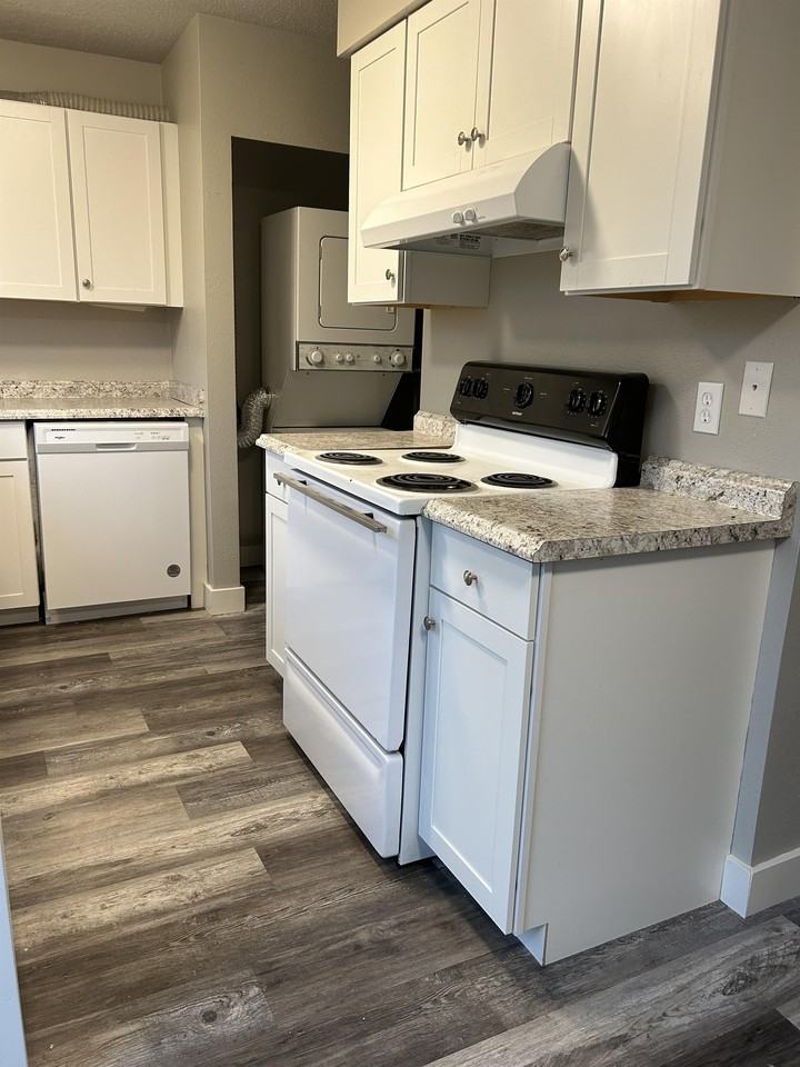 REDWO3437 - Photo 2 of 31