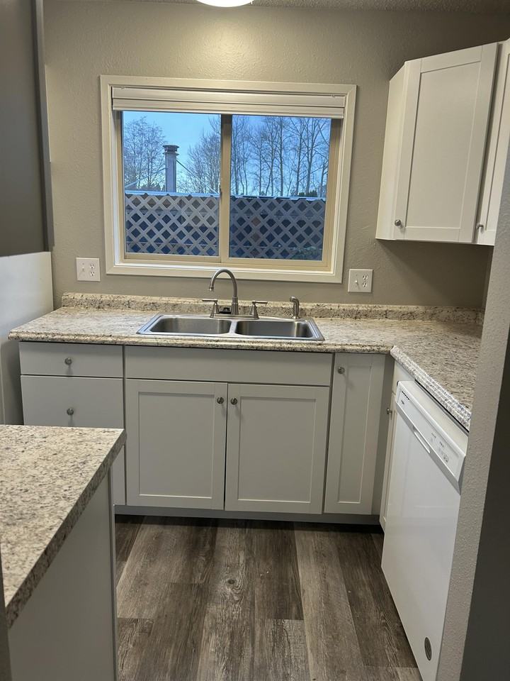 REDWO3437 - Photo 3 of 31