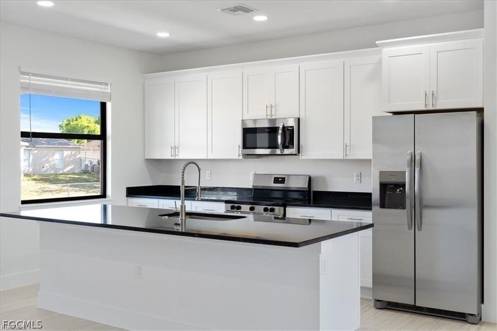 5306 Lee St - Photo 4 of 14