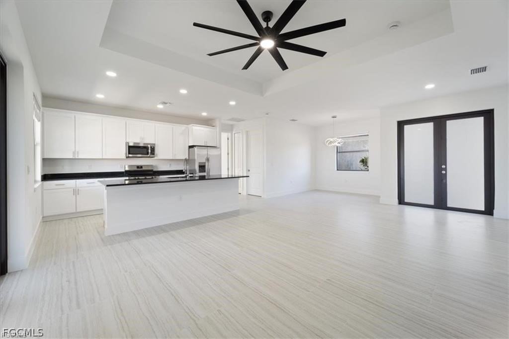 5306 Lee St - Photo 5 of 14