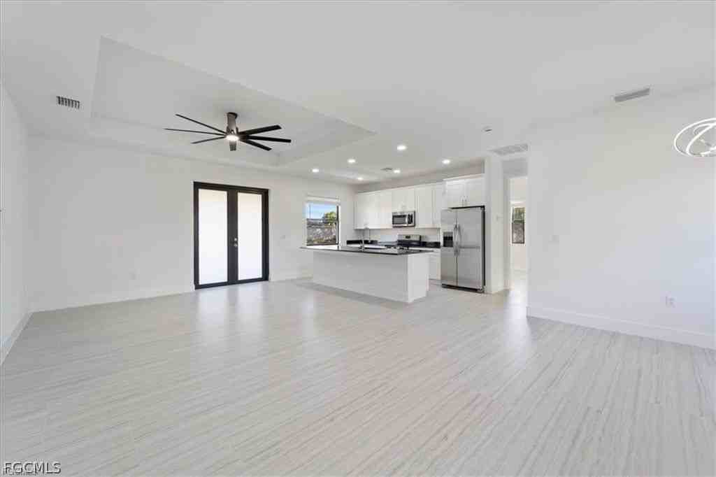 5306 Lee St - Photo 6 of 14