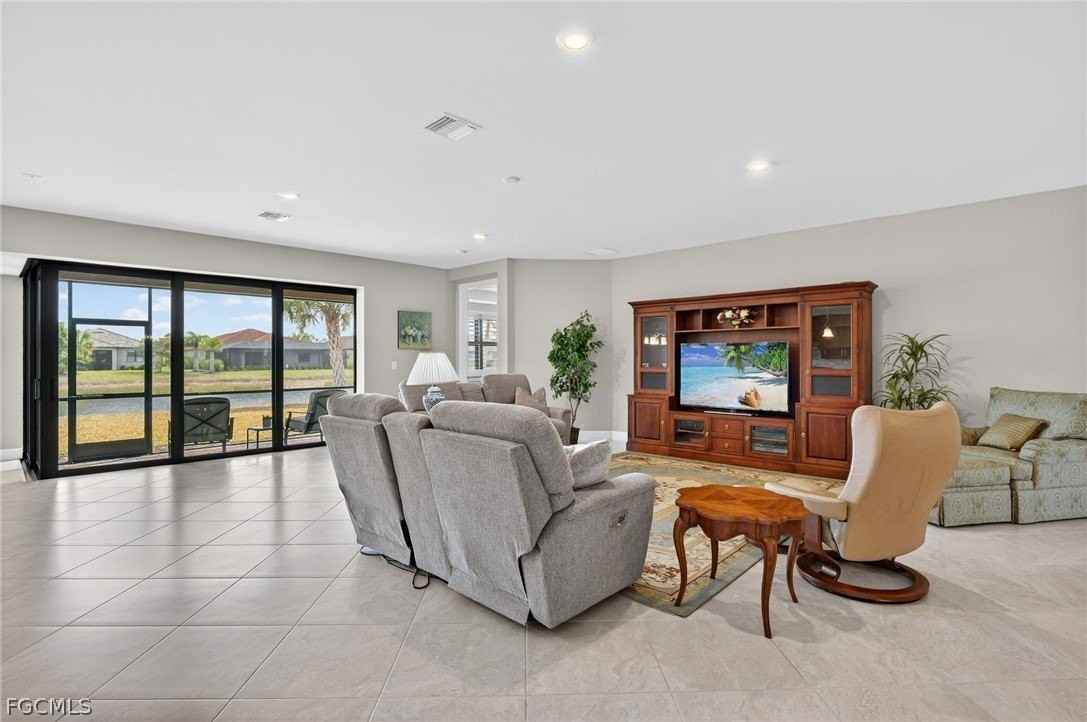 11279 Thurston Chase - Photo 6 of 34