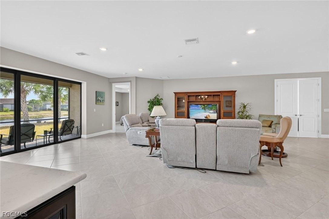 11279 Thurston Chase - Photo 7 of 34