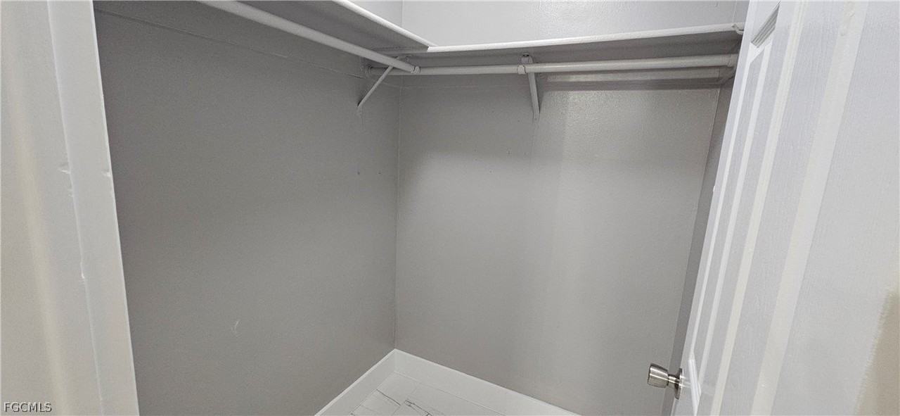 606 Se 13th Ct Apt B #B - Photo 4 of 16