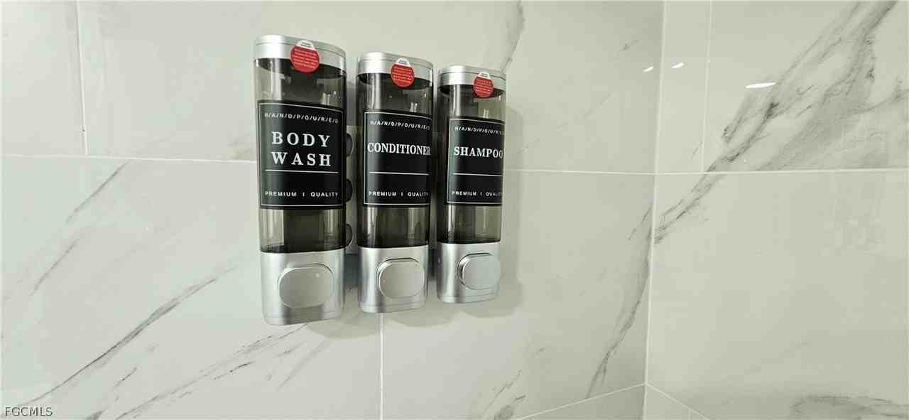 251 Se 46th St - Photo 6 of 36