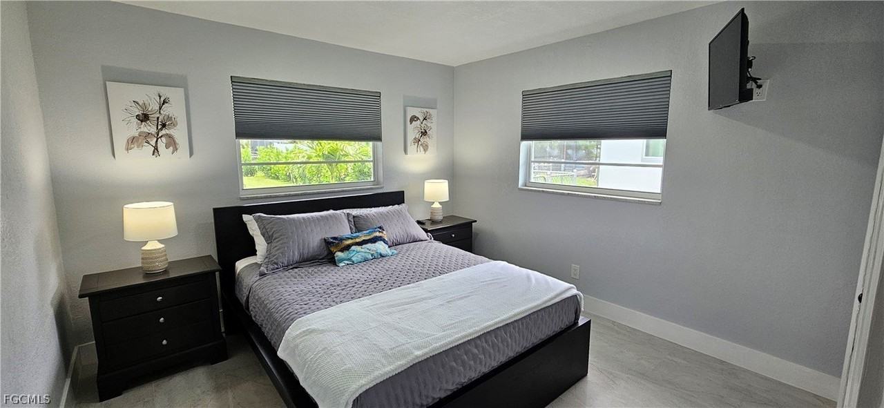 251 Se 46th St - Photo 7 of 36