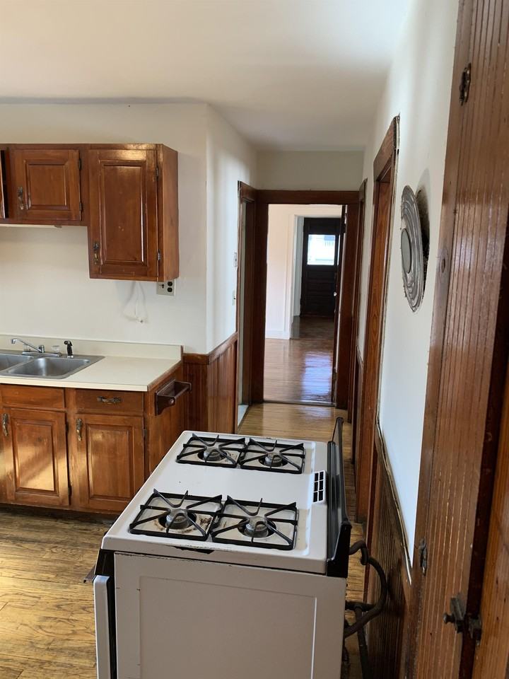 129 Albion St. - Photo 4 of 13