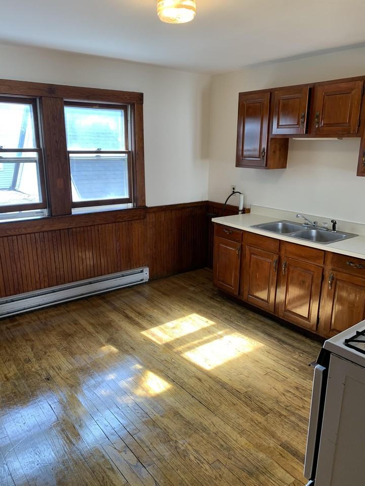 129 Albion St. - Photo 5 of 13