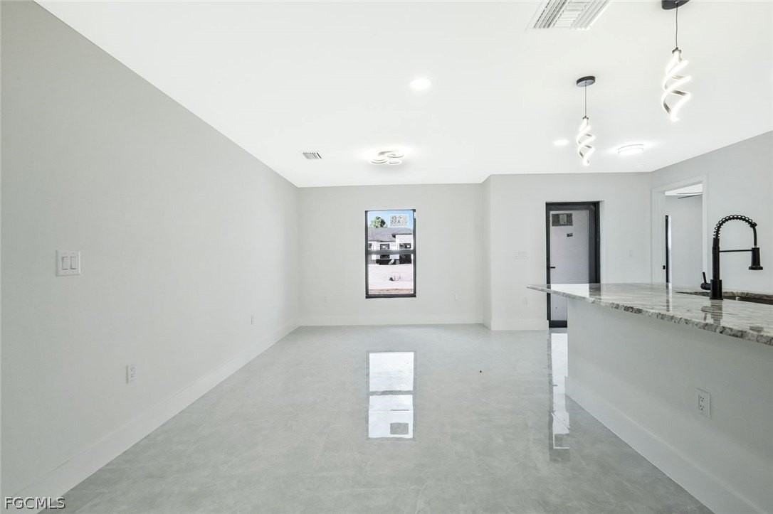 3413 27th St Sw - Photo 3 of 22