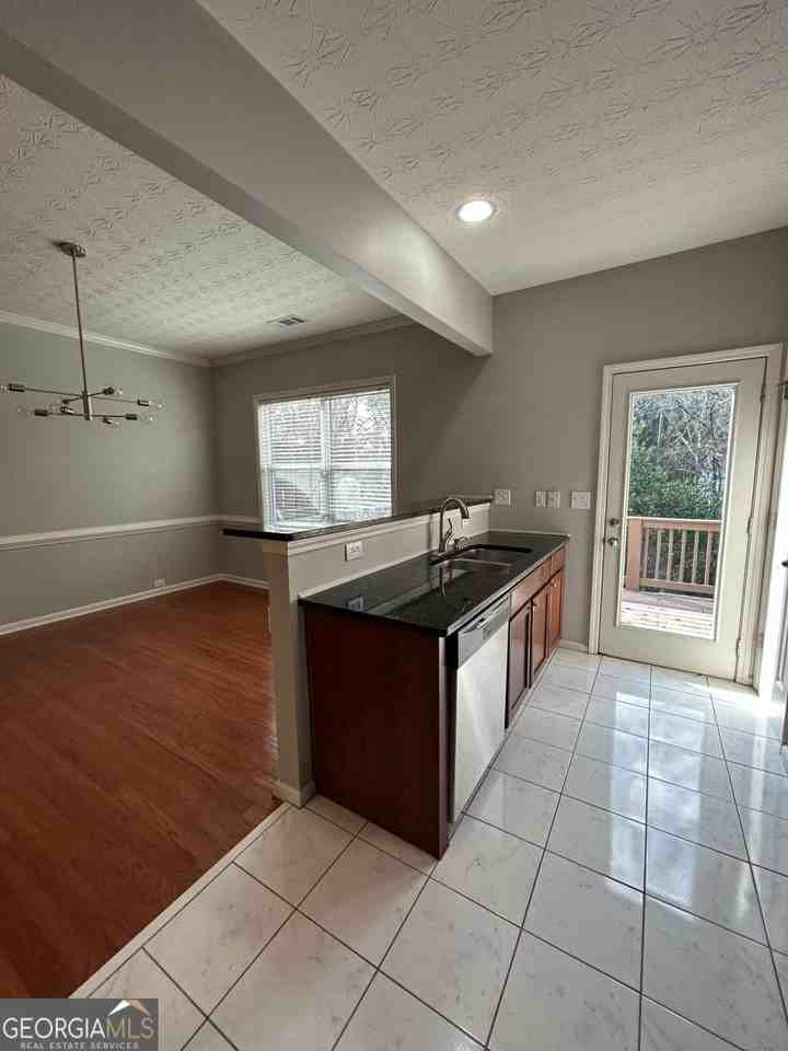 607 Pecan Knoll Dr Unit 14 #14 - Photo 6 of 25