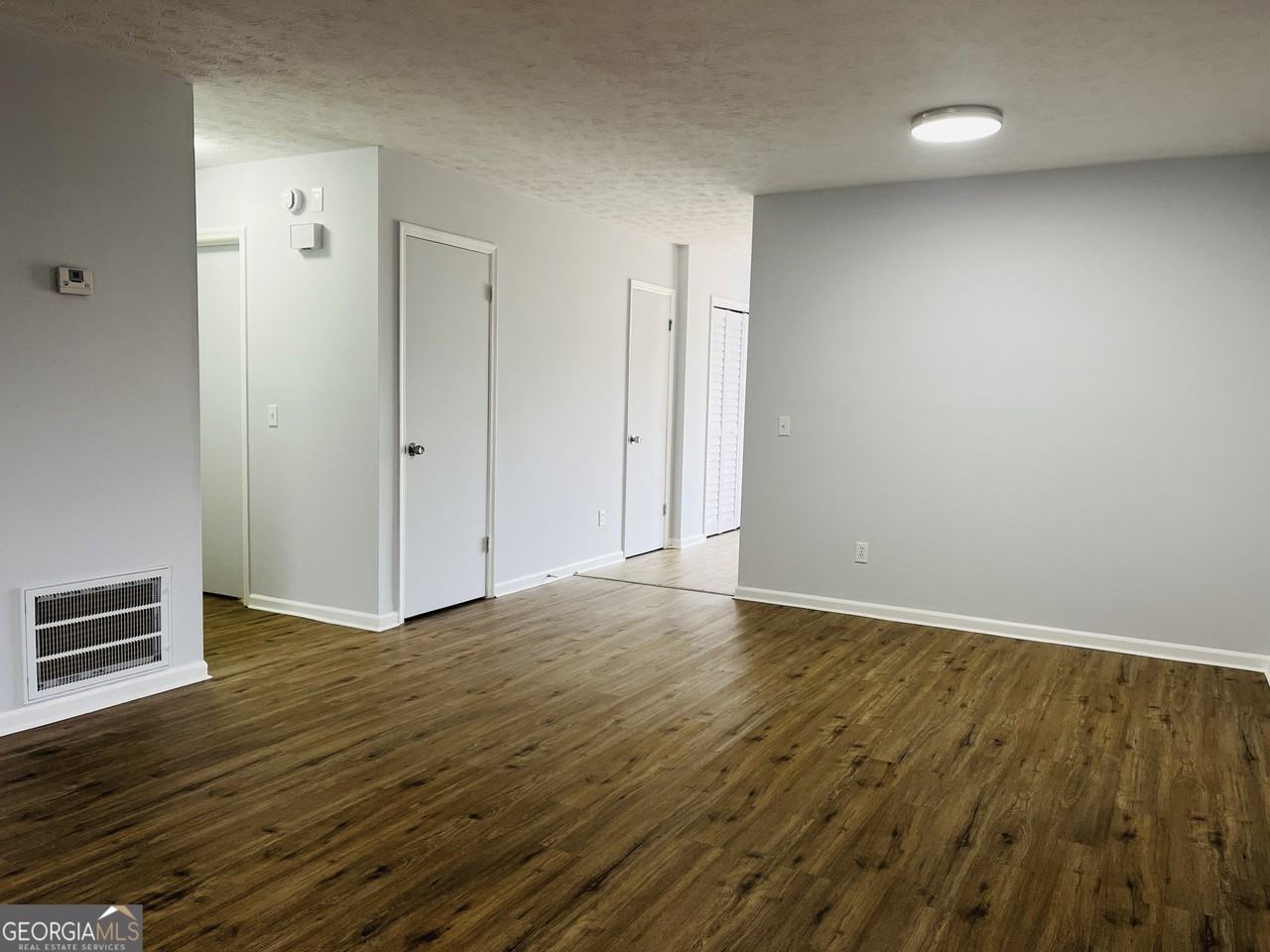 104 Peachtree Ct Unit B #B - Photo 2 of 14