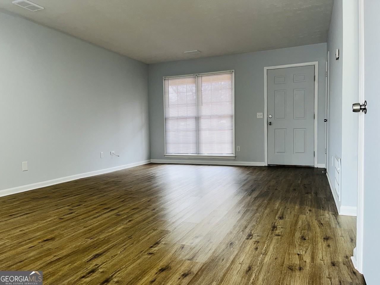 104 Peachtree Ct Unit B #B - Photo 3 of 14