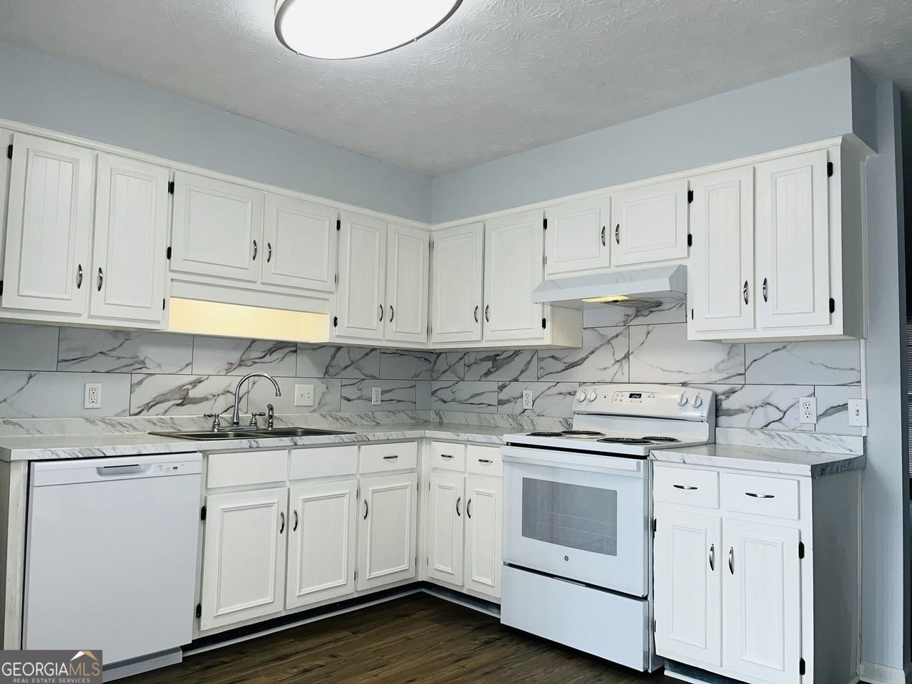 104 Peachtree Ct Unit B #B - Photo 6 of 14