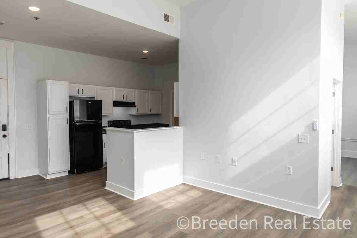 341-01: East Harper Ave Apartments - Photo 5 of 20