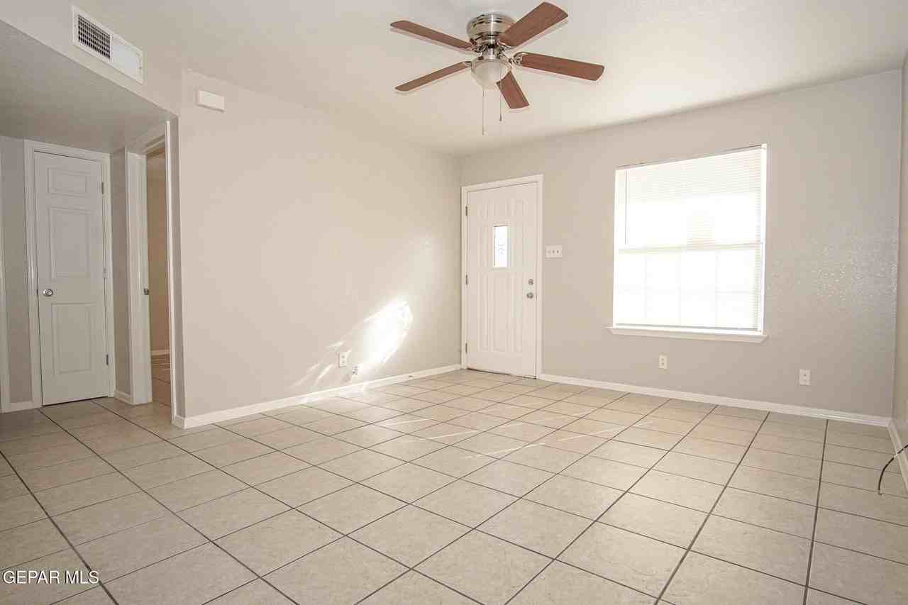 216 S Schutz Dr Apt 6 #6 - Photo 3 of 11