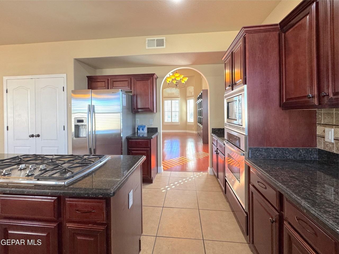 413 Claiborne St - Photo 5 of 38