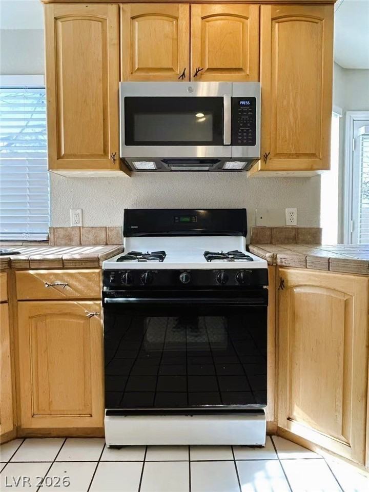 2029 Harbor Cliff Dr - Photo 4 of 27