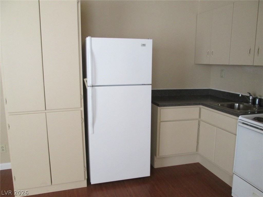 300 S 11th St #2 - Photo 3 of 10