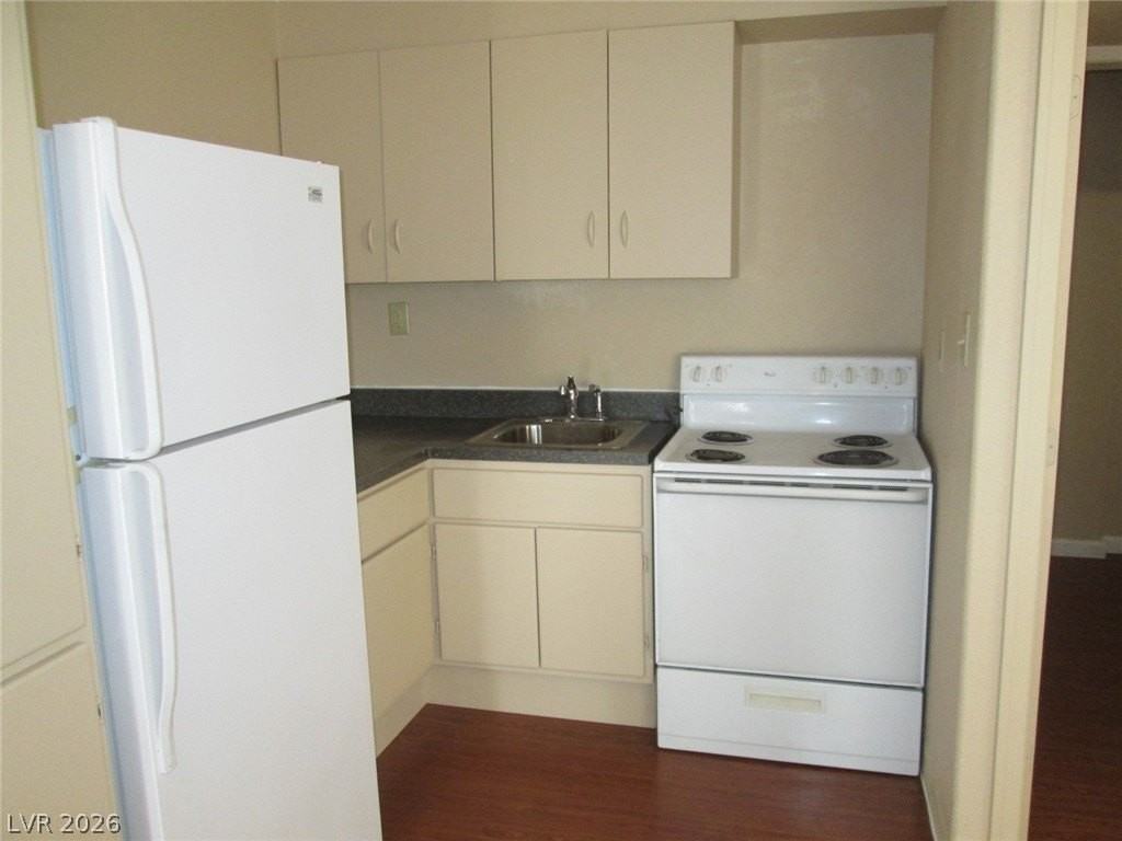 300 S 11th St #2 - Photo 4 of 10