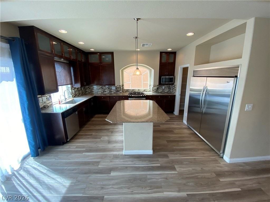 8252 Sorrel St - Photo 4 of 32