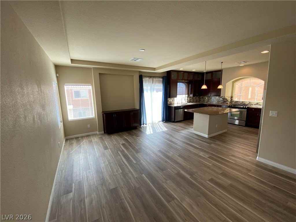 8252 Sorrel St - Photo 5 of 32