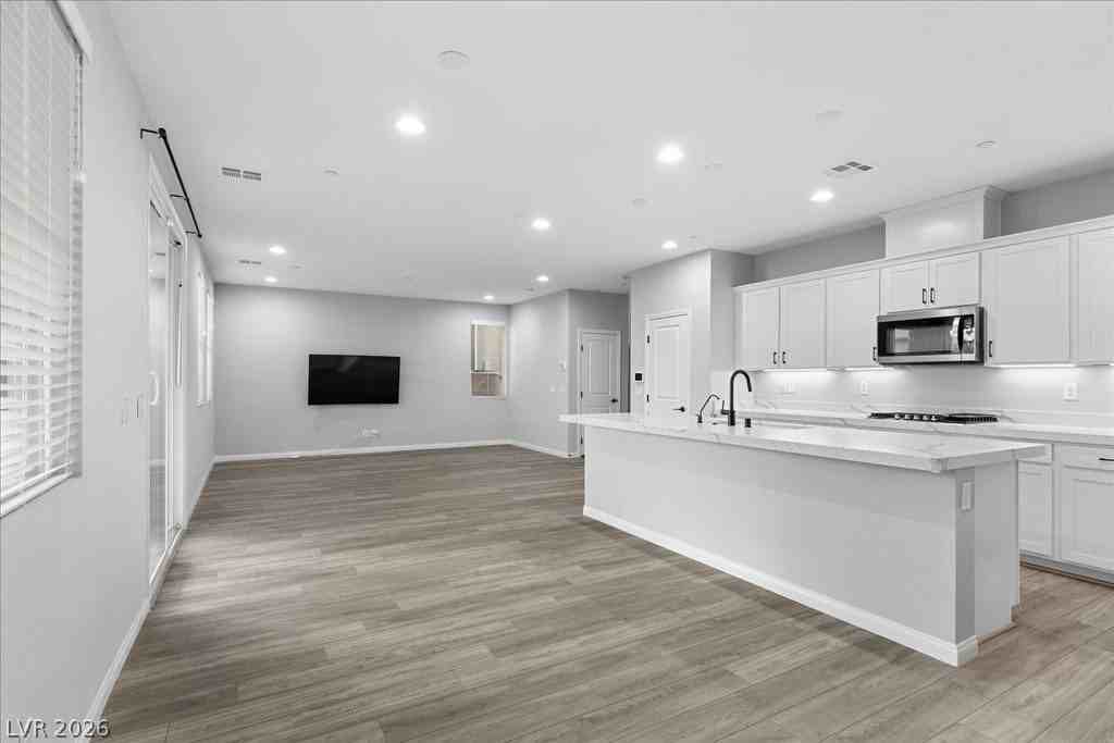 10423 Stroma Ave - Photo 6 of 49