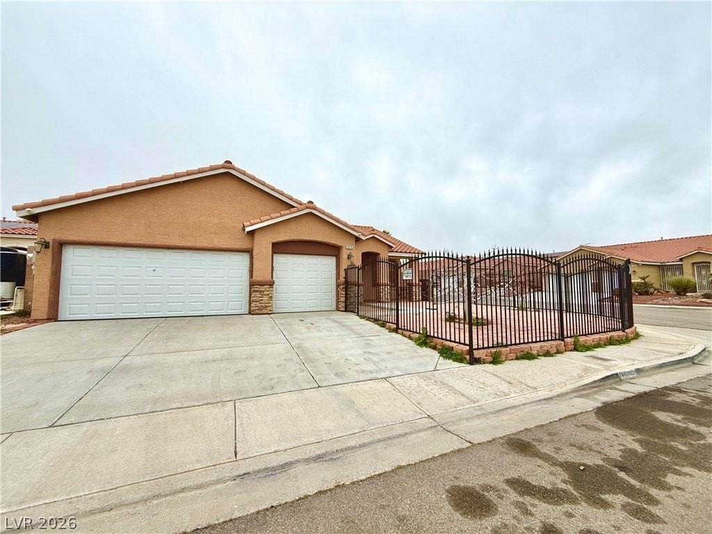 5975 Garden Vista St - Photo 2 of 28