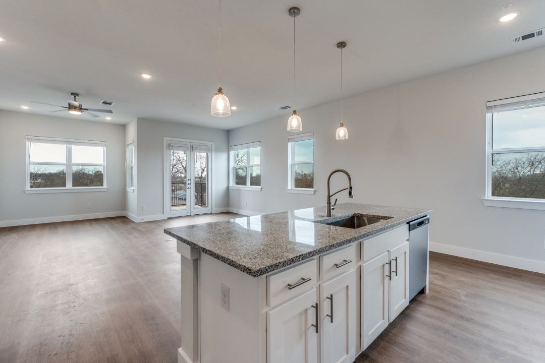 330 East Carson Street - Photo 3 of 50