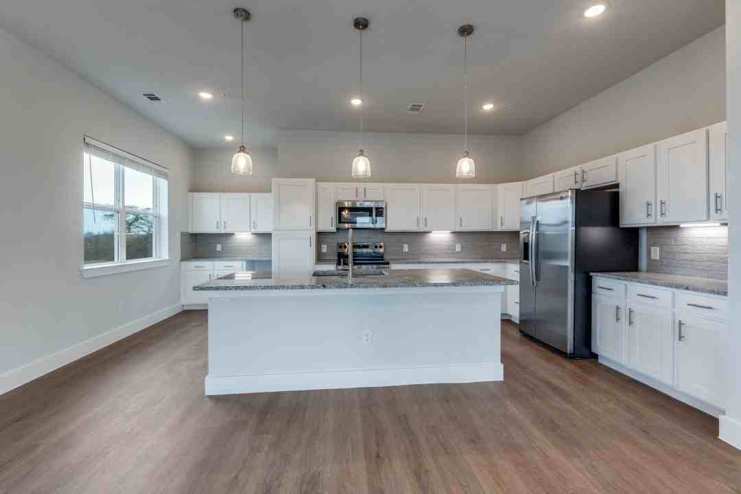 330 East Carson Street - Photo 4 of 50