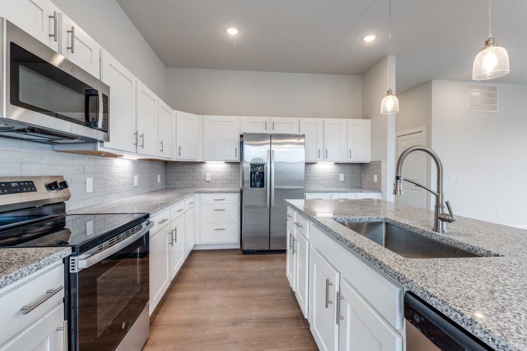 330 East Carson Street - Photo 6 of 50