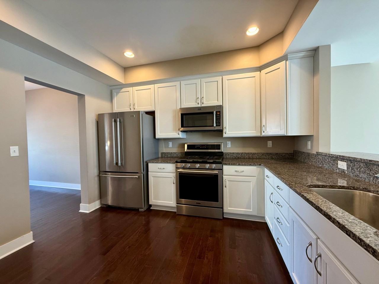 2564 W Towne St - Photo 3 of 24