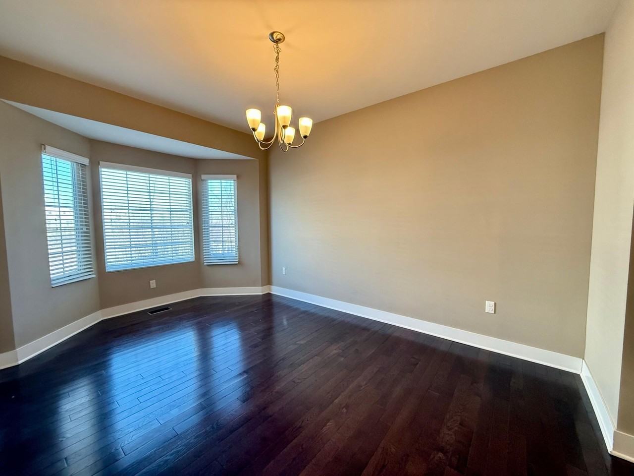 2564 W Towne St - Photo 5 of 24