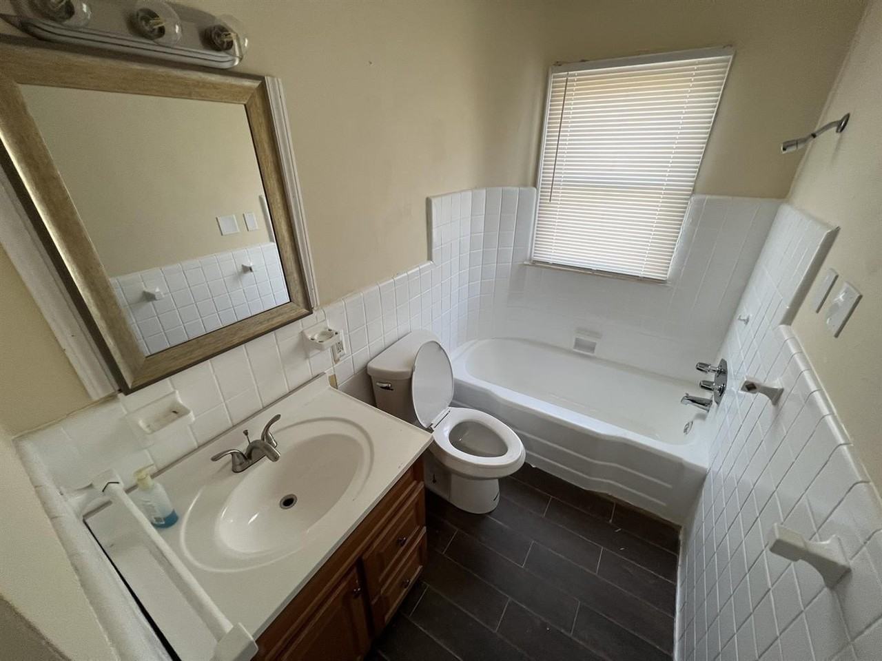 8269 Rivard Ave - Photo 4 of 11