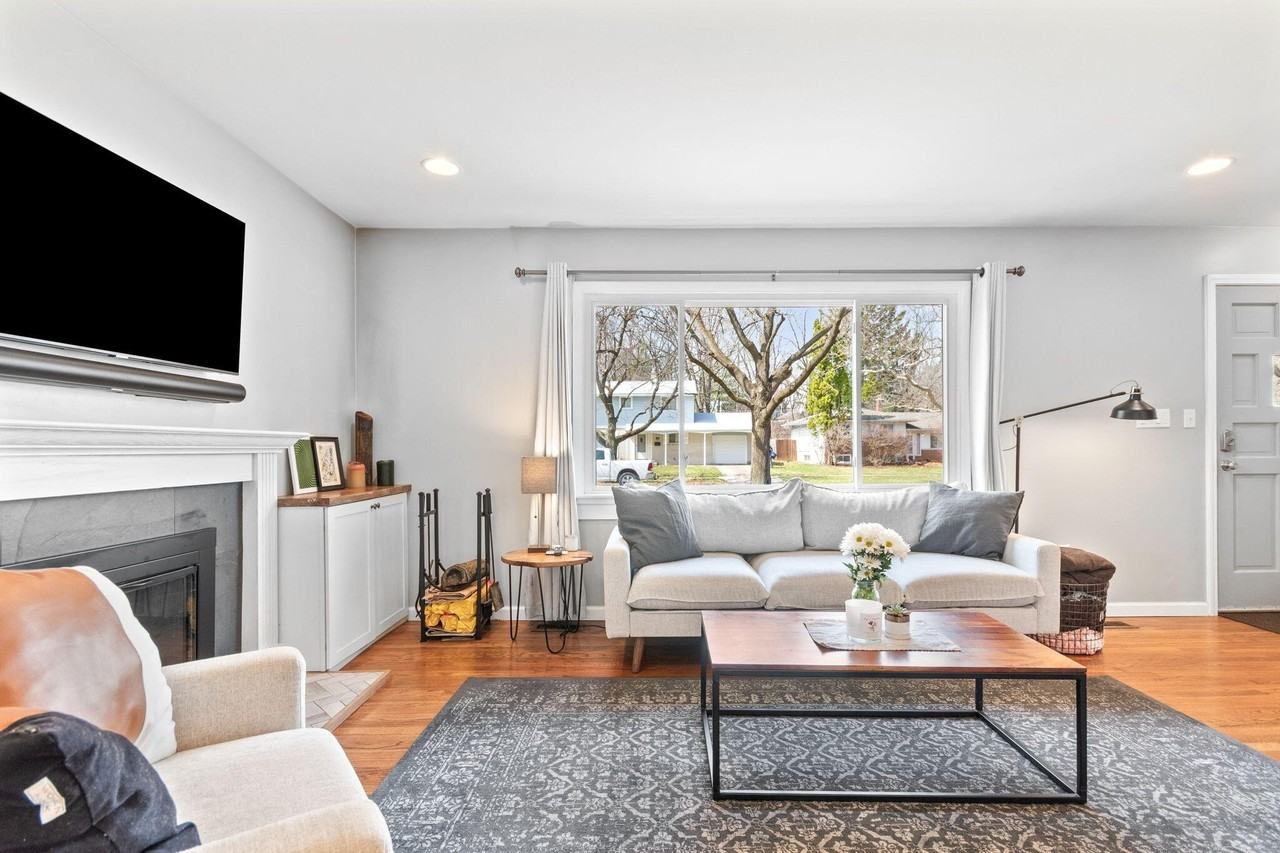 1126 Wines Dr - Photo 4 of 41