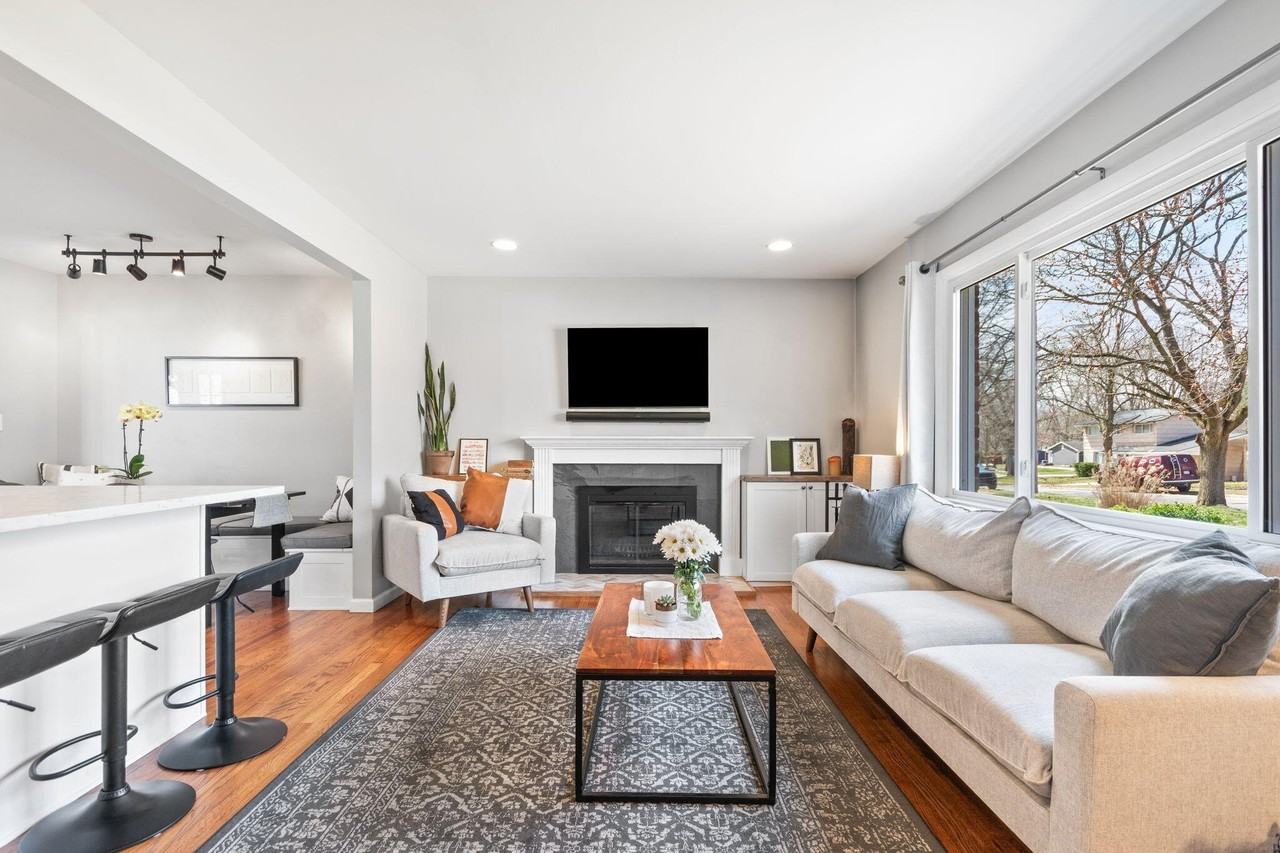 1126 Wines Dr - Photo 5 of 41