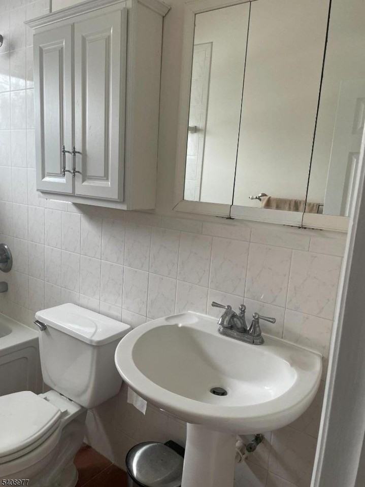 411 Lake Shore Dr - Photo 7 of 14