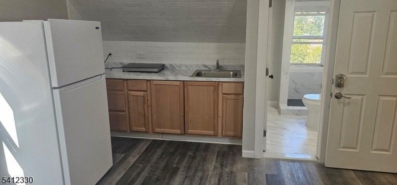 239 Lincoln Ave #3 - Photo 2 of 4