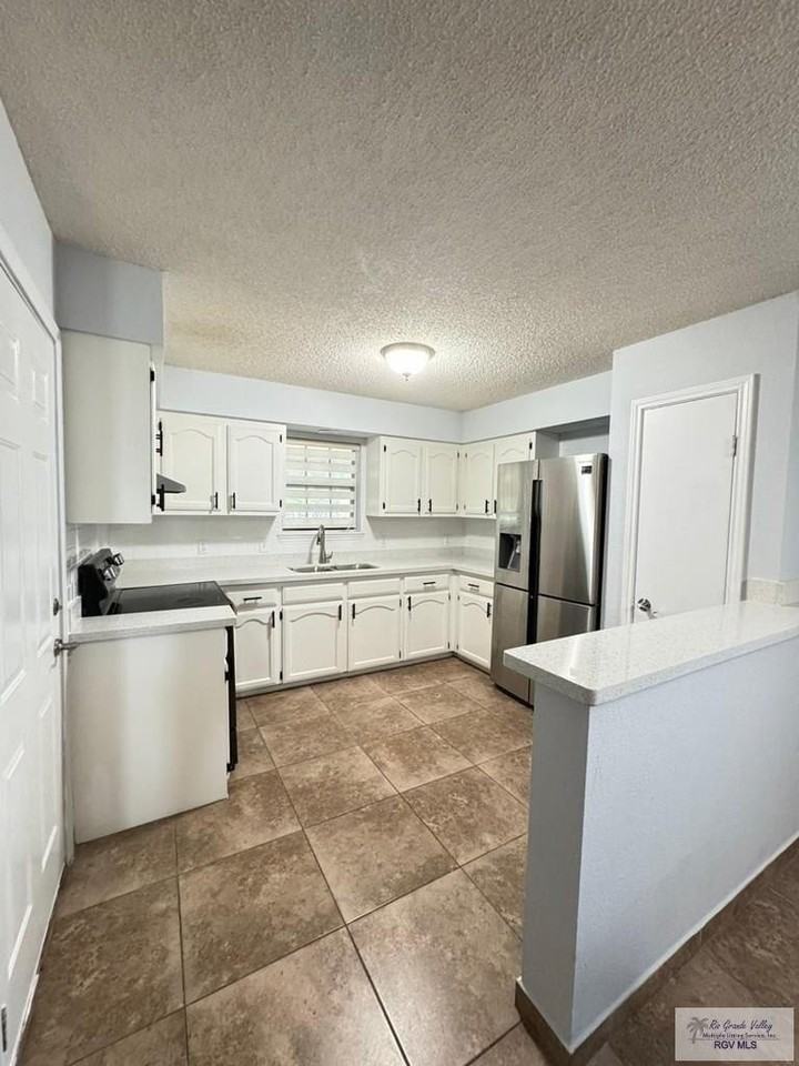 23553 Del Rio Cir - Photo 3 of 19