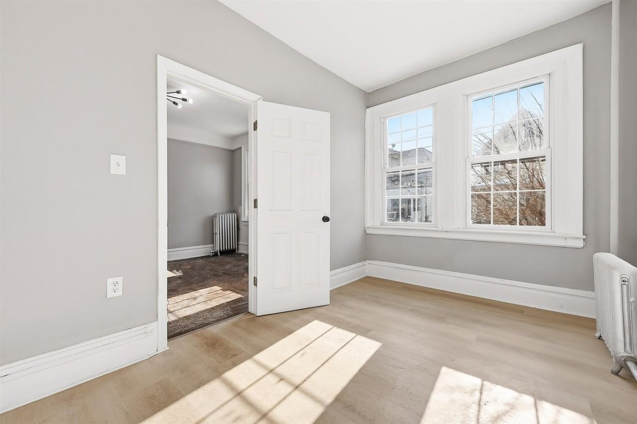 40 Bayview Ave #1 - Photo 5 of 23