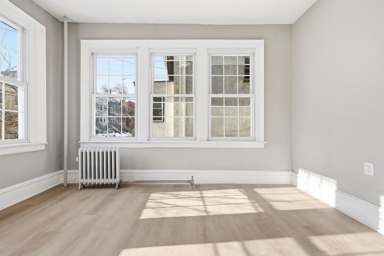 40 Bayview Ave #1 - Photo 6 of 23