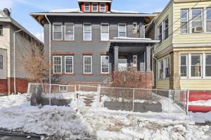 featured image of 40 Bayview Ave #3