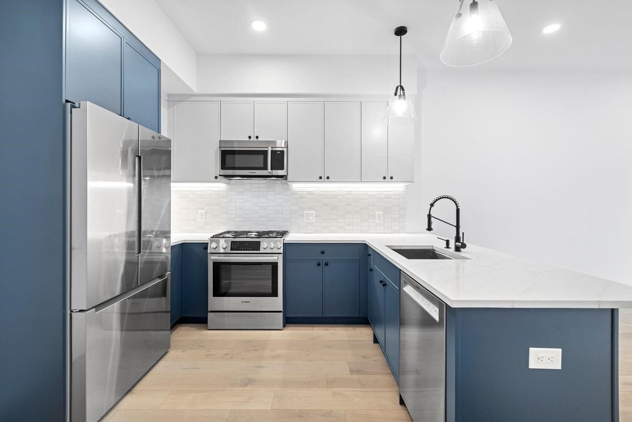 425 3rd St #317 - Photo 2 of 20