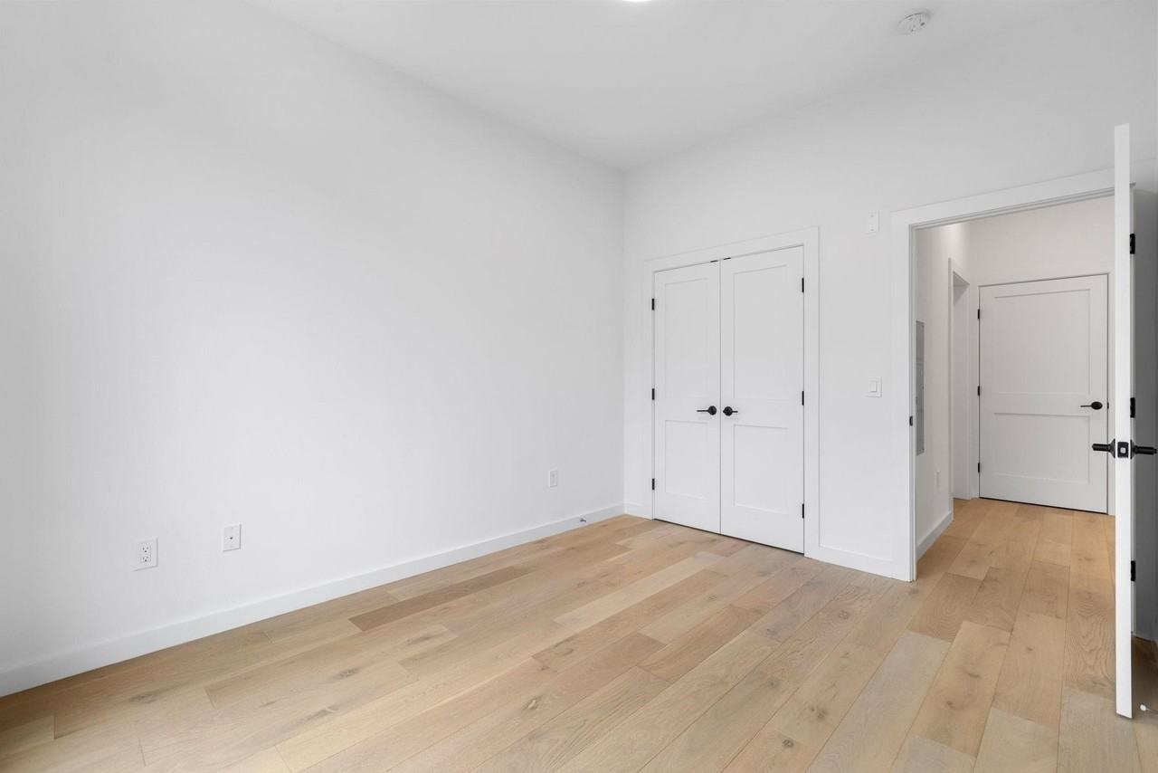 425 3rd St #317 - Photo 7 of 20