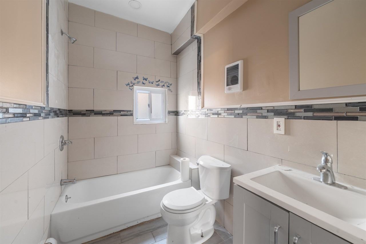 134 Van Horne St #2L - Photo 3 of 8