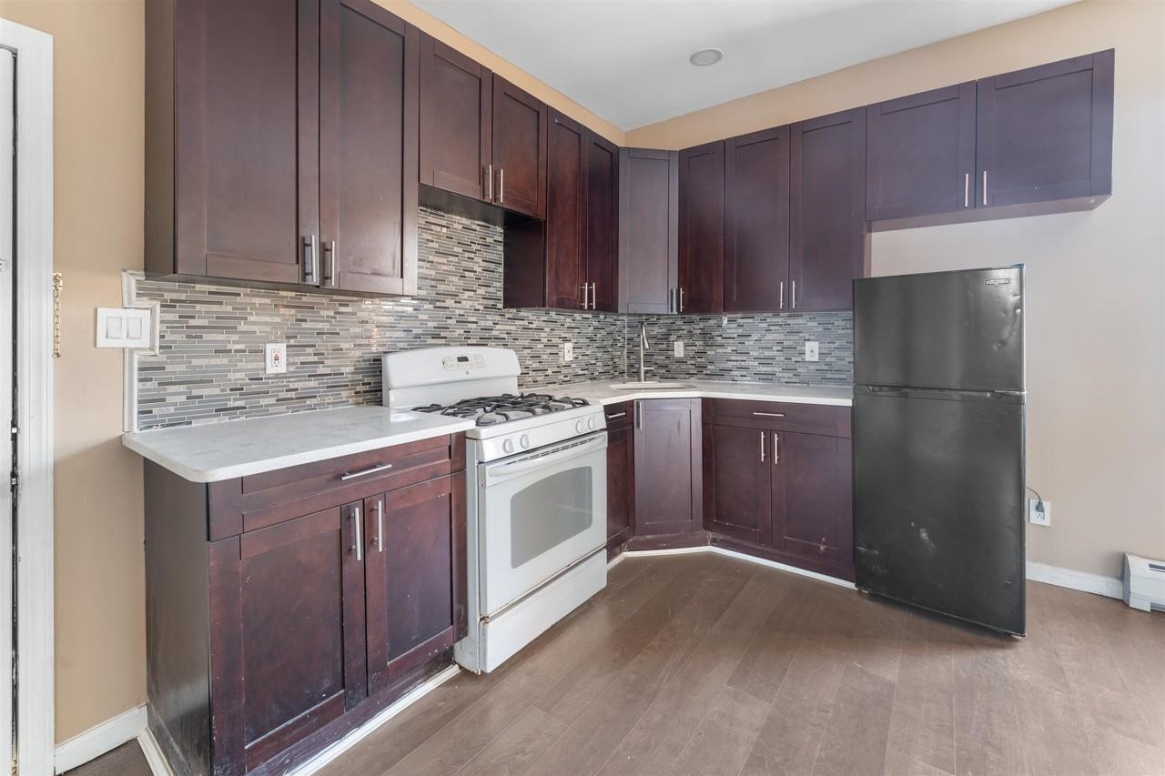 134 Van Horne St #2L - Photo 7 of 8