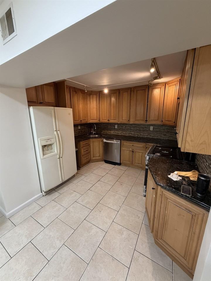 293 Avenue C - Photo 3 of 8